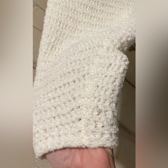 Urban Outfitters Women’s Cozy Crop Top Sweater in Good Condition. Size Small. $8 - Picture 2 of 4